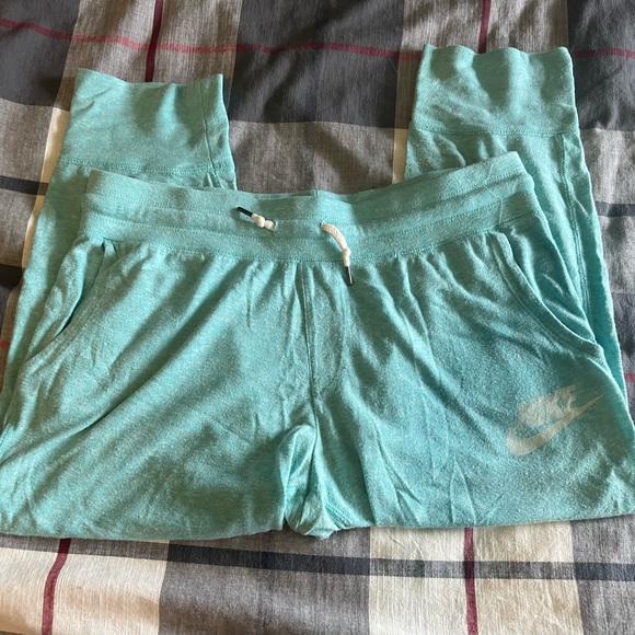 CLOSET CLEAN OUT - Picture 14 of 16